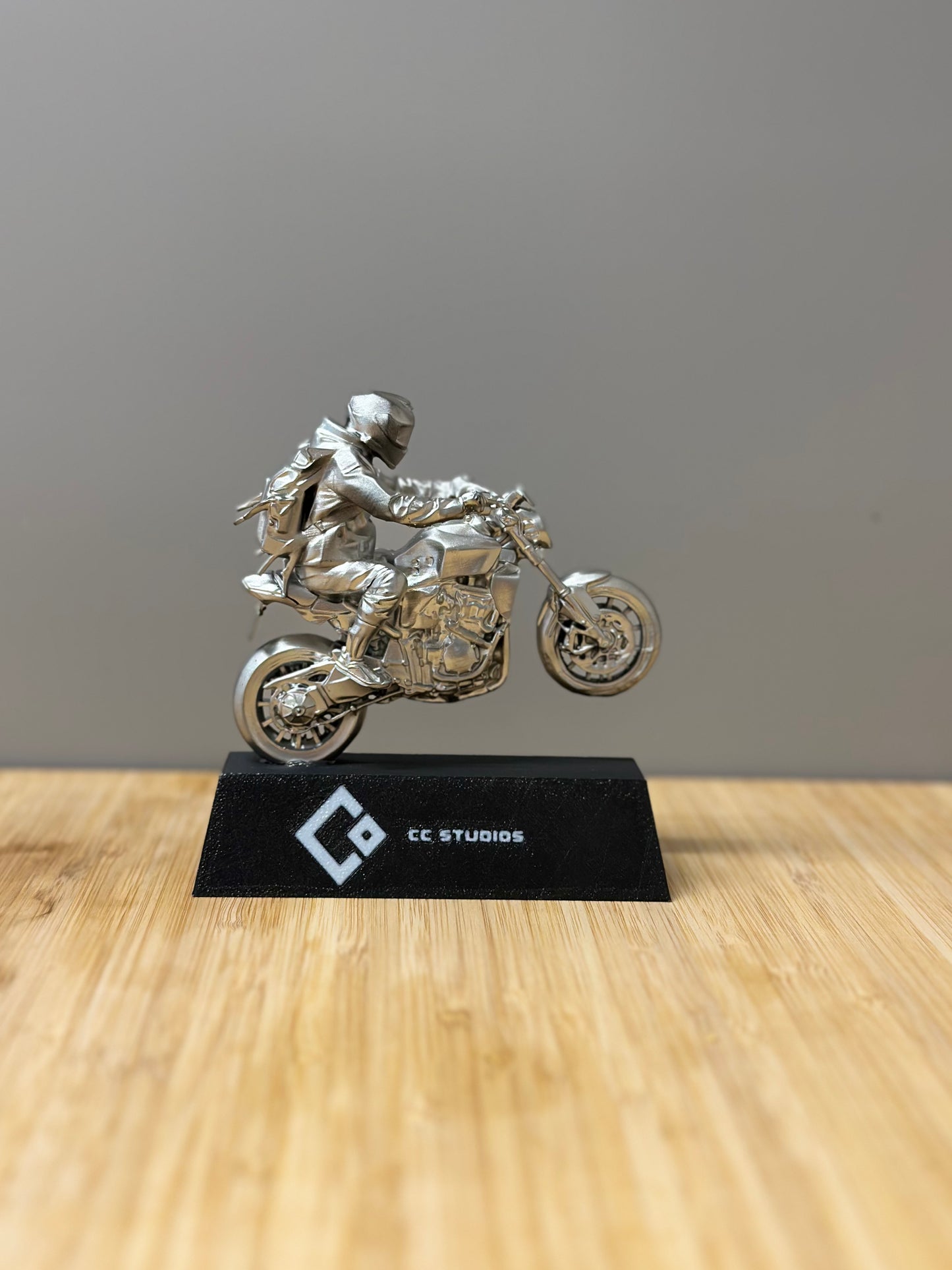 Figura personalizada cromada