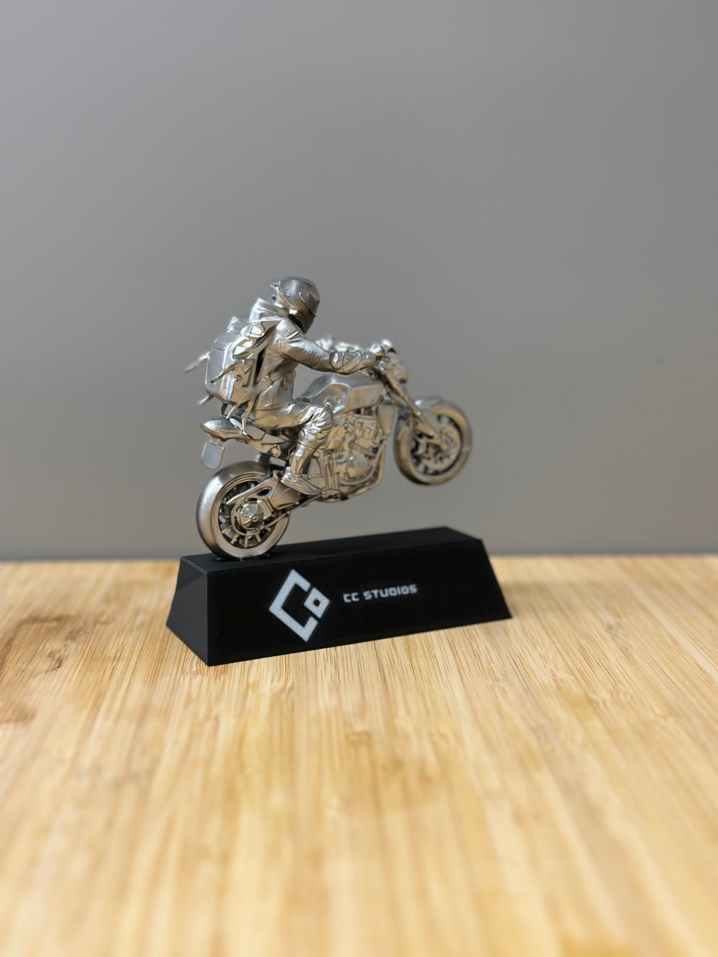 Figura personalizada cromada