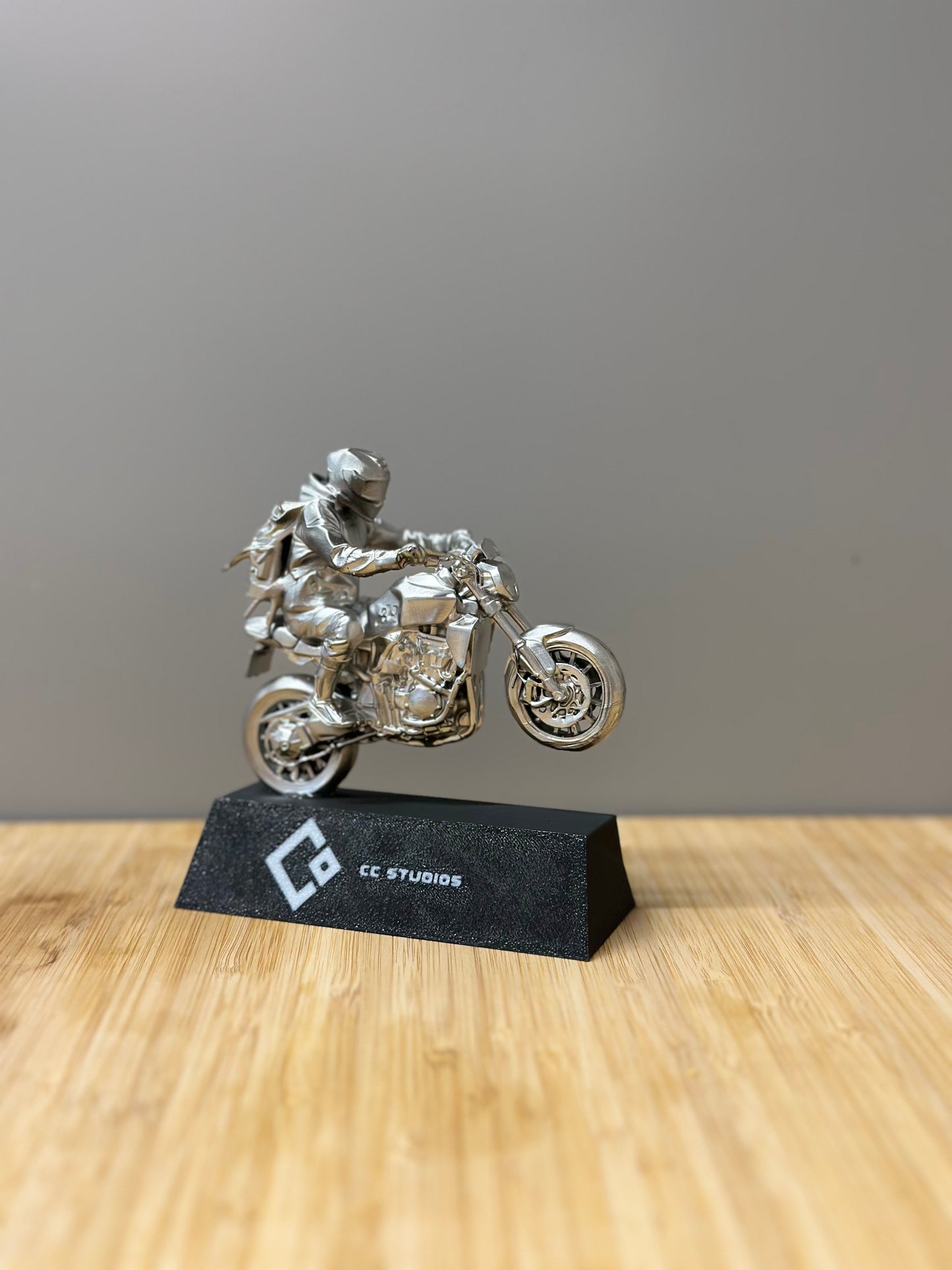 Figura personalizada cromada